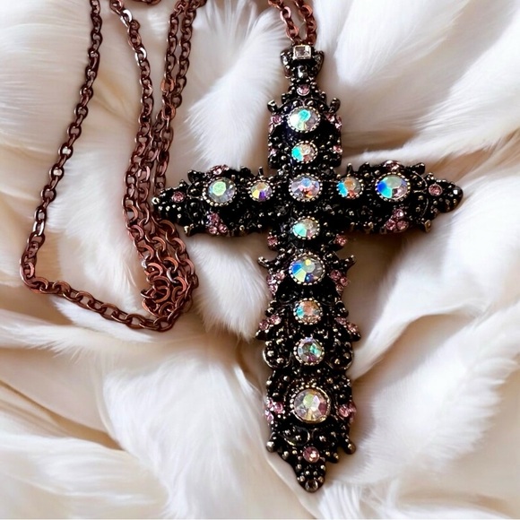 Cross pendant pink and clear rhinestones in a warm rose stainless steel setting - Picture 3 of 15